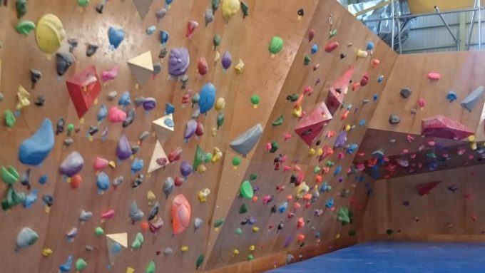 三重県のクライミング施設「クライミングジム キャニオン」